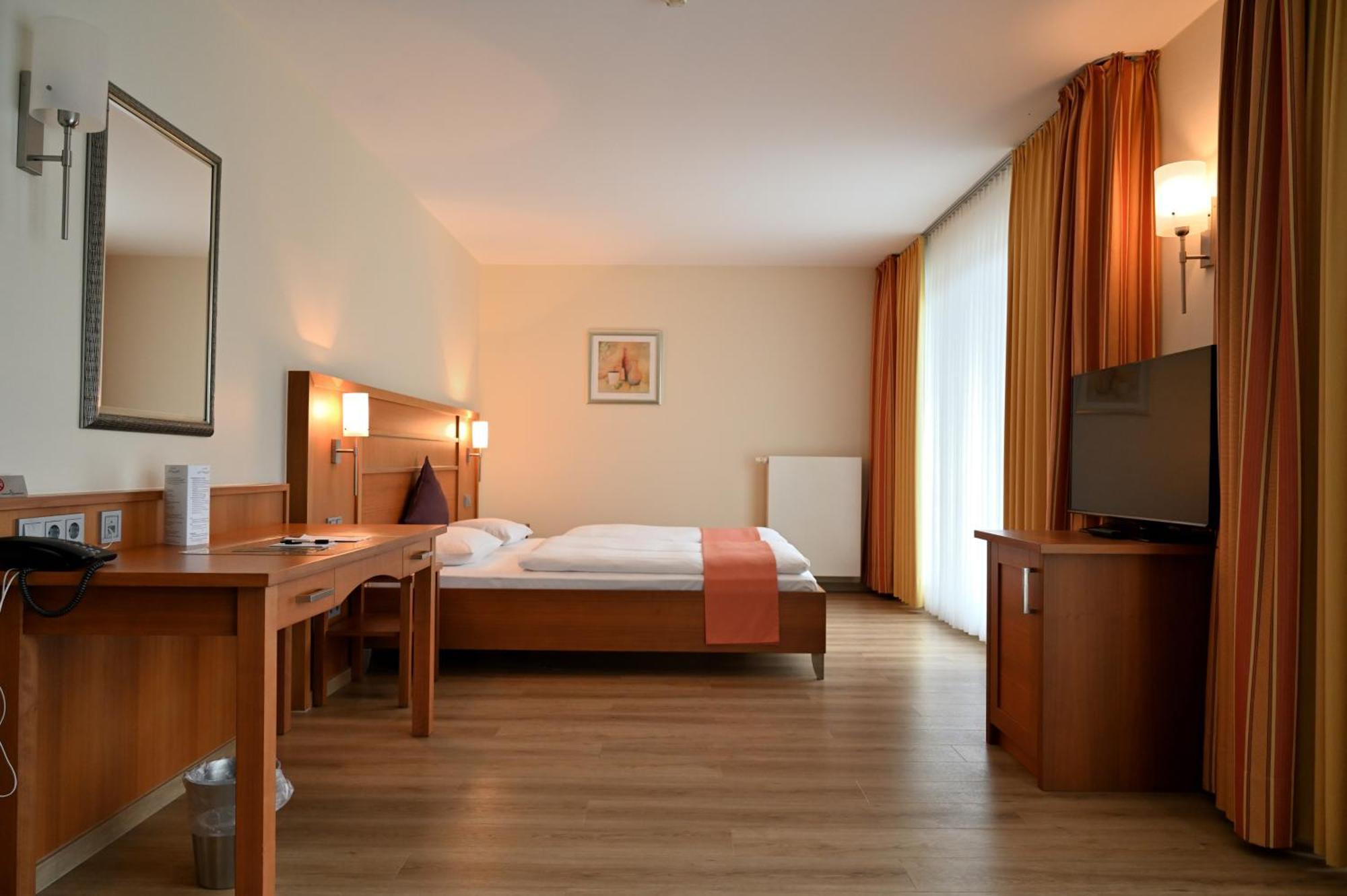 ホテル Ramada By Wyndham Duesseldorf ラーティンゲン エクステリア 写真