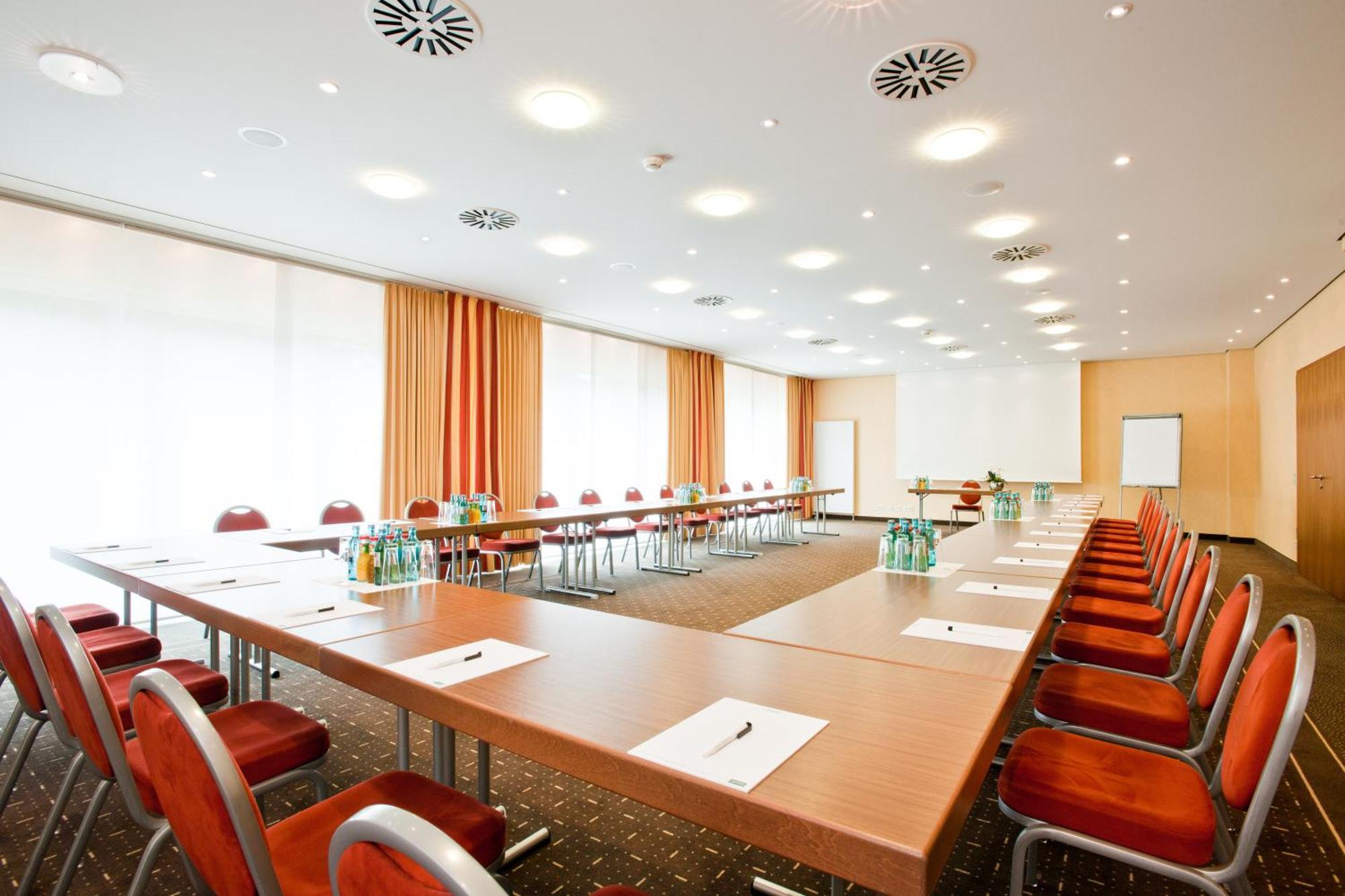ホテル Ramada By Wyndham Duesseldorf ラーティンゲン エクステリア 写真