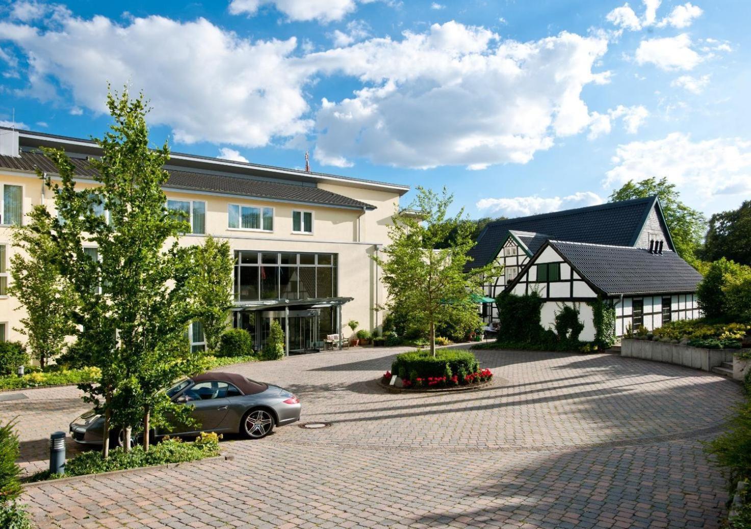 ホテル Ramada By Wyndham Duesseldorf ラーティンゲン エクステリア 写真
