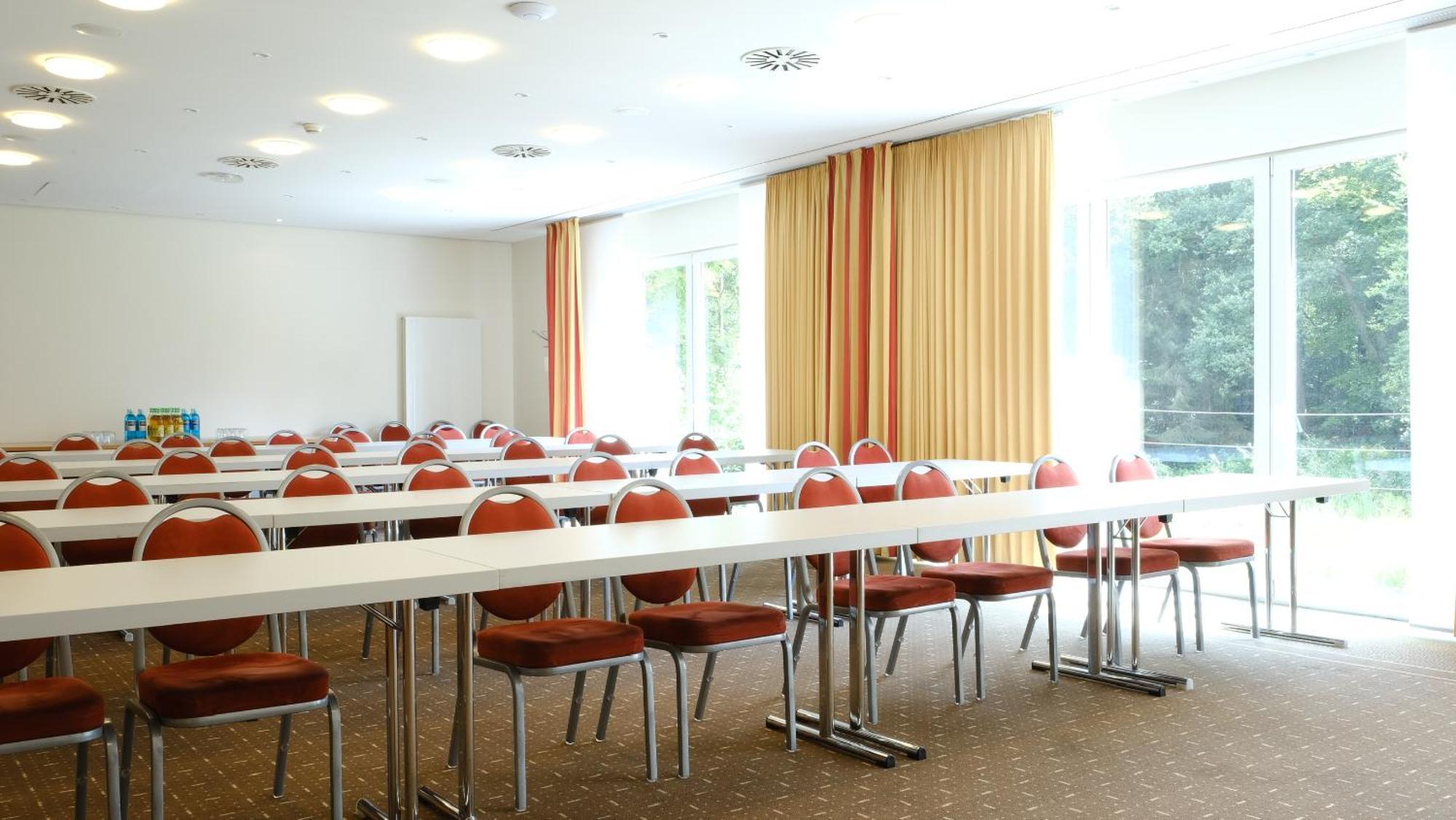 ホテル Ramada By Wyndham Duesseldorf ラーティンゲン エクステリア 写真