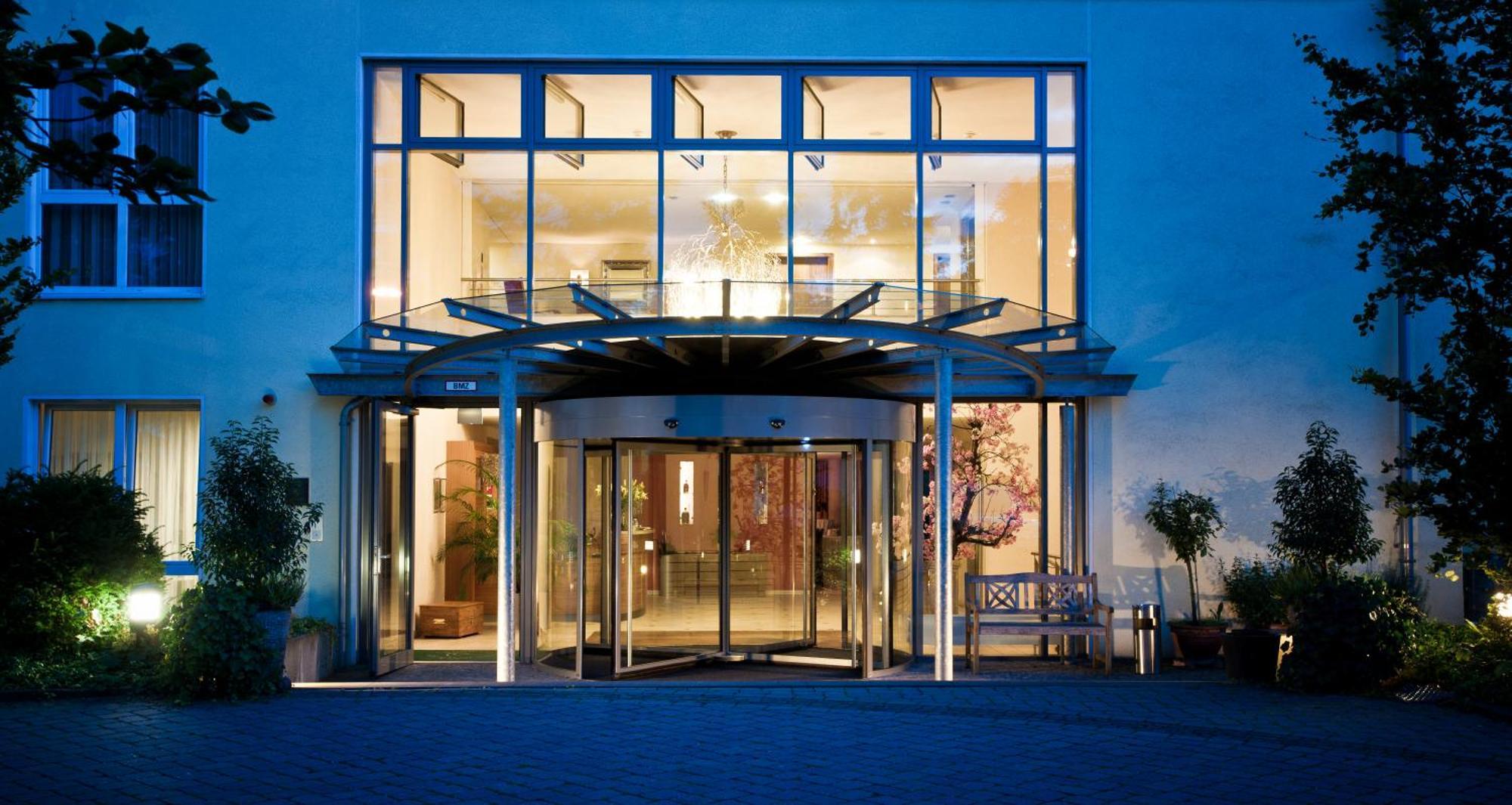 ホテル Ramada By Wyndham Duesseldorf ラーティンゲン エクステリア 写真