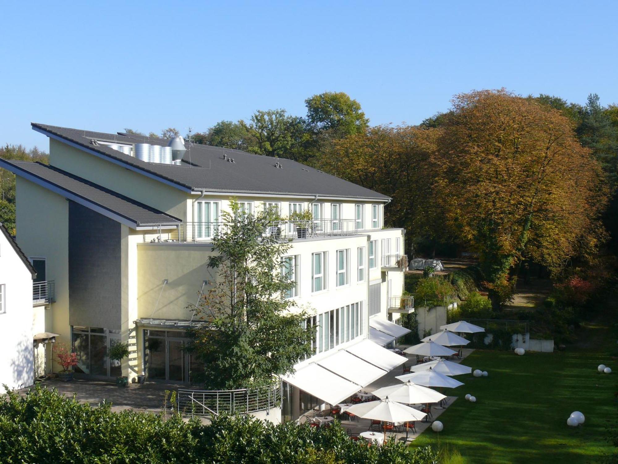 ホテル Ramada By Wyndham Duesseldorf ラーティンゲン エクステリア 写真