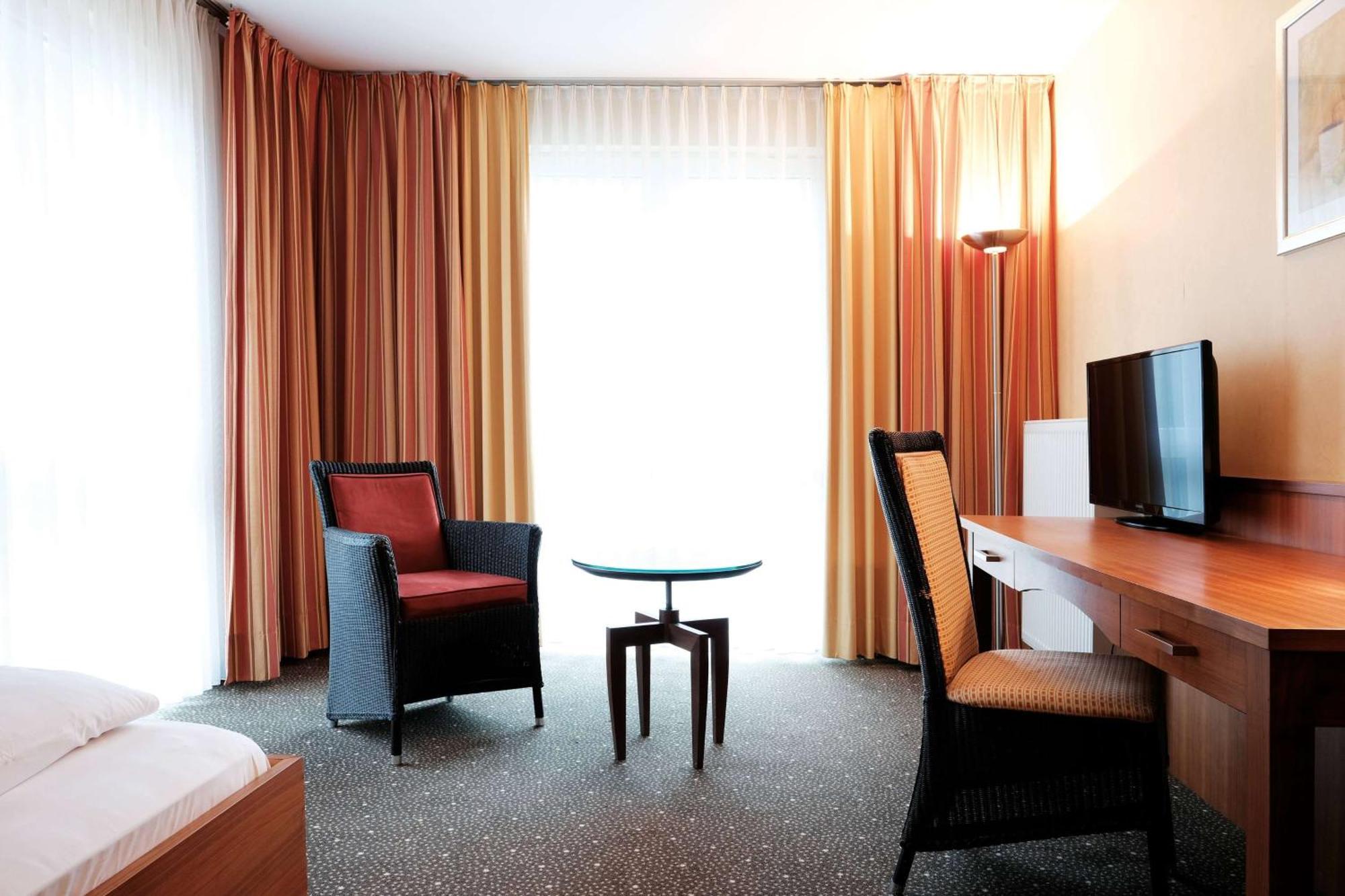 ホテル Ramada By Wyndham Duesseldorf ラーティンゲン エクステリア 写真