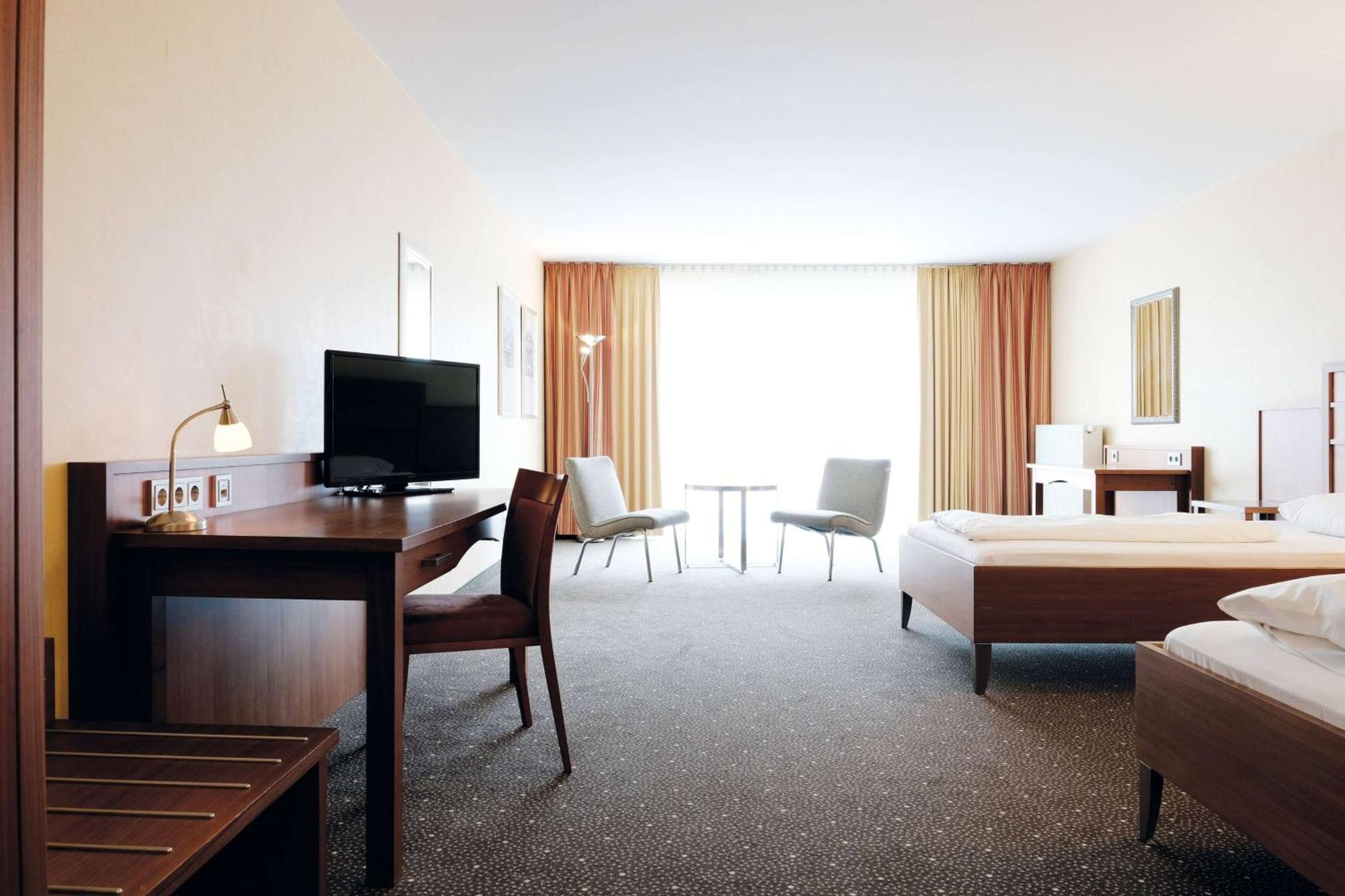 ホテル Ramada By Wyndham Duesseldorf ラーティンゲン エクステリア 写真