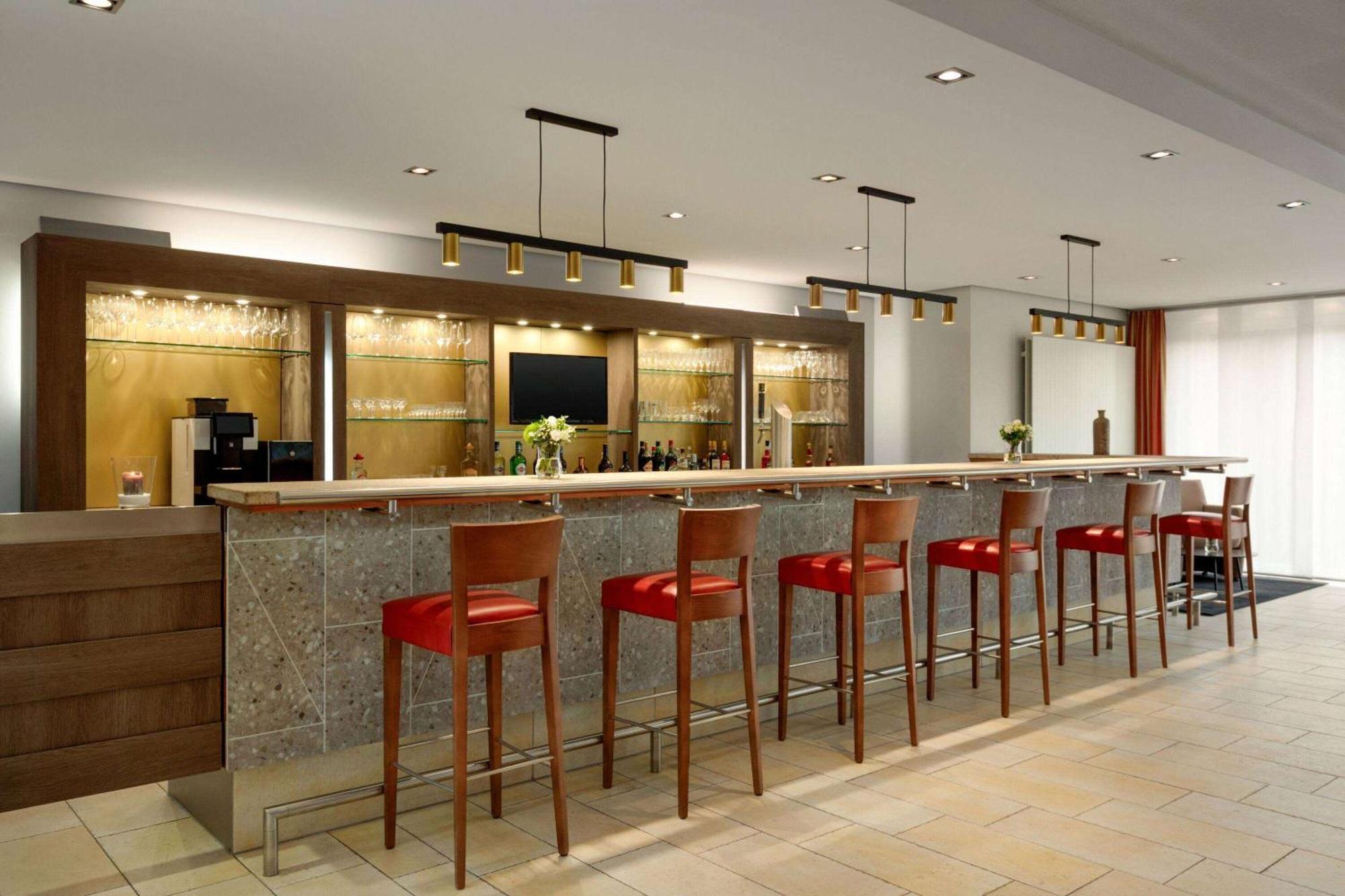 ホテル Ramada By Wyndham Duesseldorf ラーティンゲン エクステリア 写真