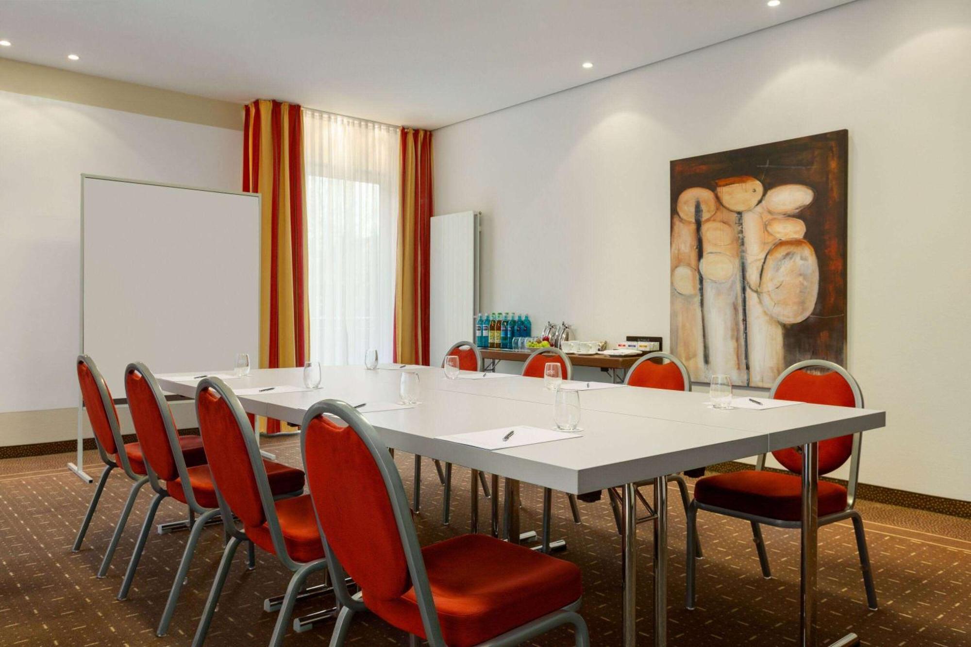 ホテル Ramada By Wyndham Duesseldorf ラーティンゲン エクステリア 写真