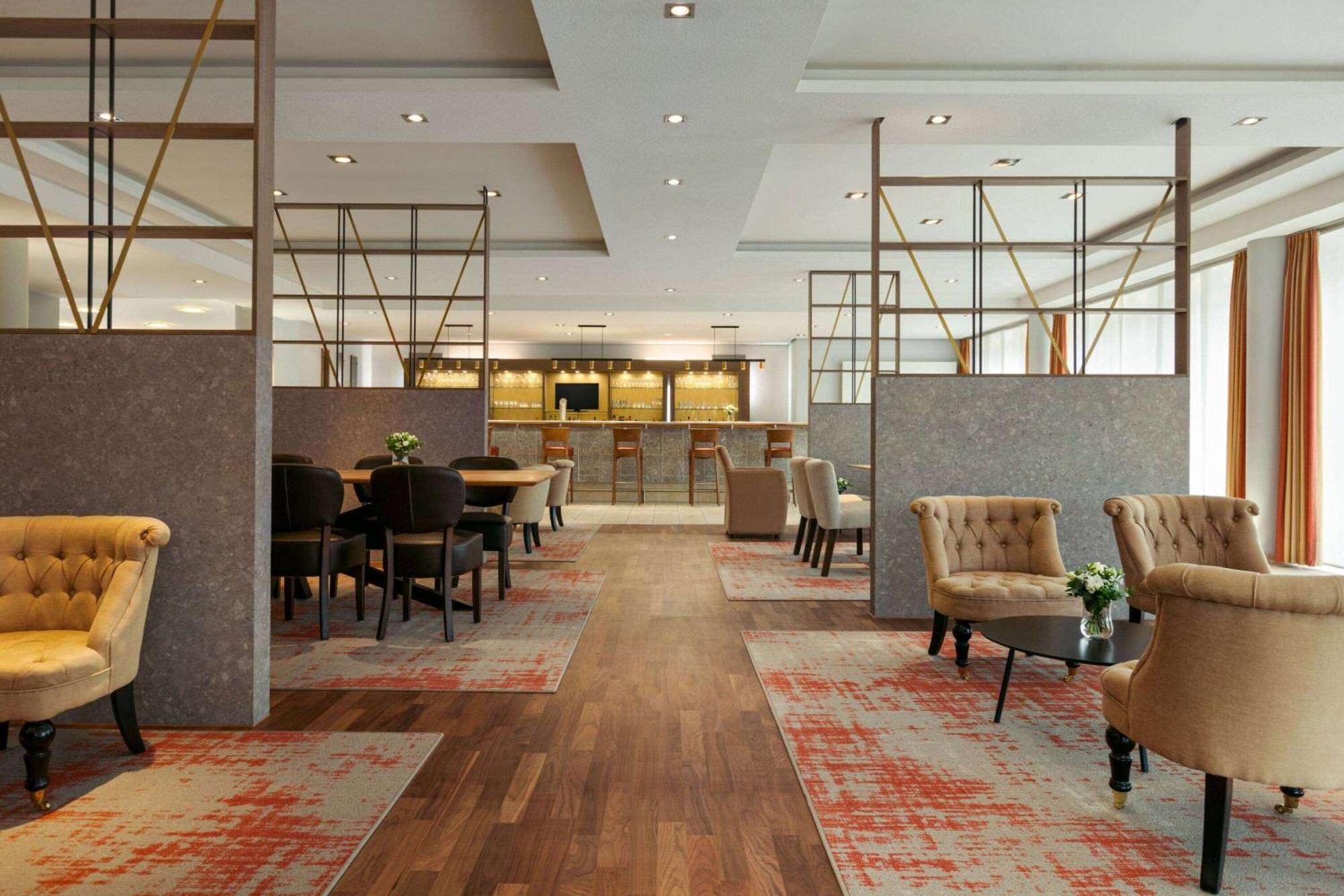 ホテル Ramada By Wyndham Duesseldorf ラーティンゲン エクステリア 写真