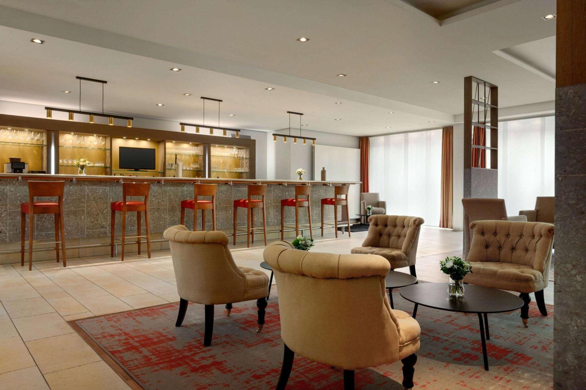 ホテル Ramada By Wyndham Duesseldorf ラーティンゲン エクステリア 写真