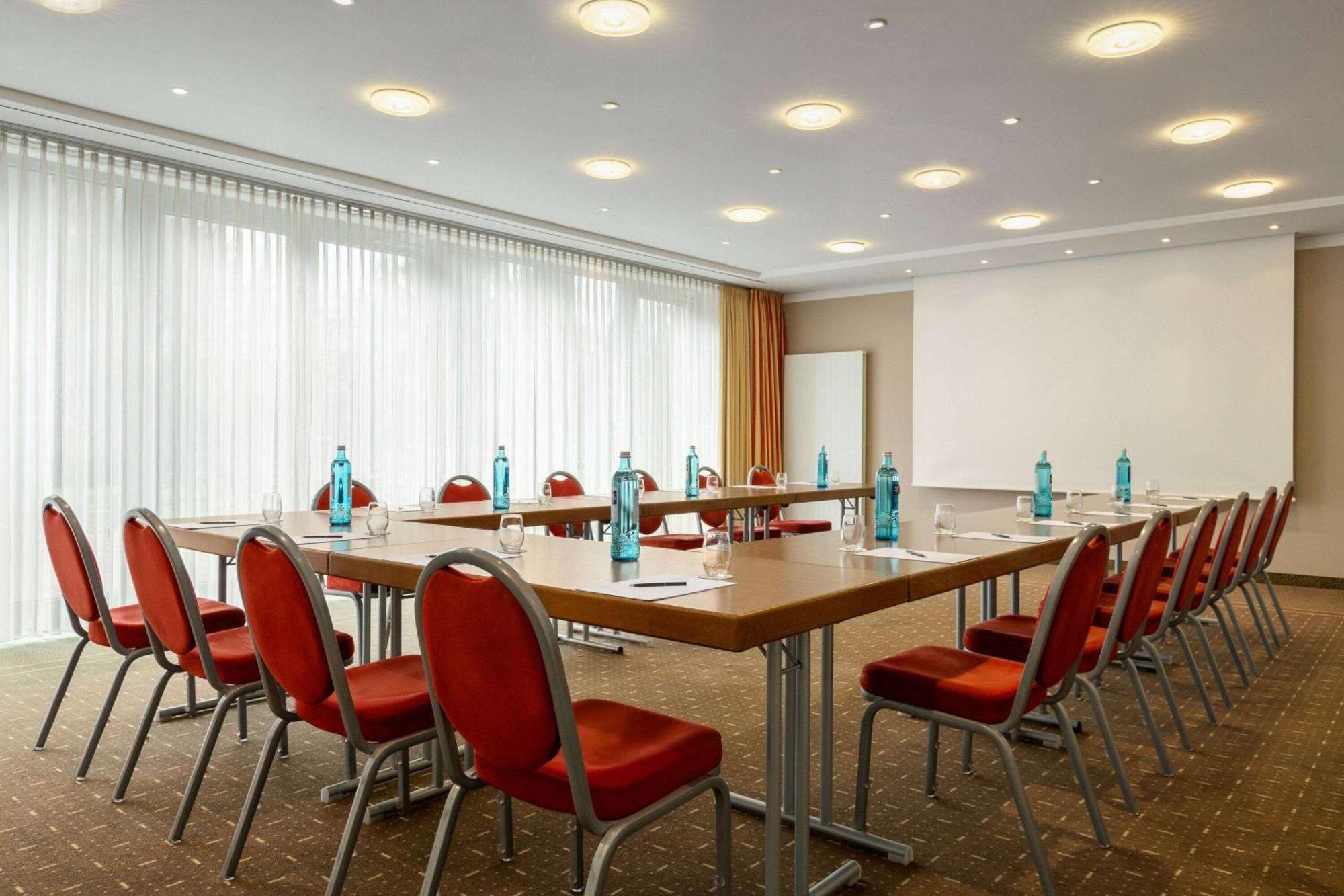ホテル Ramada By Wyndham Duesseldorf ラーティンゲン エクステリア 写真