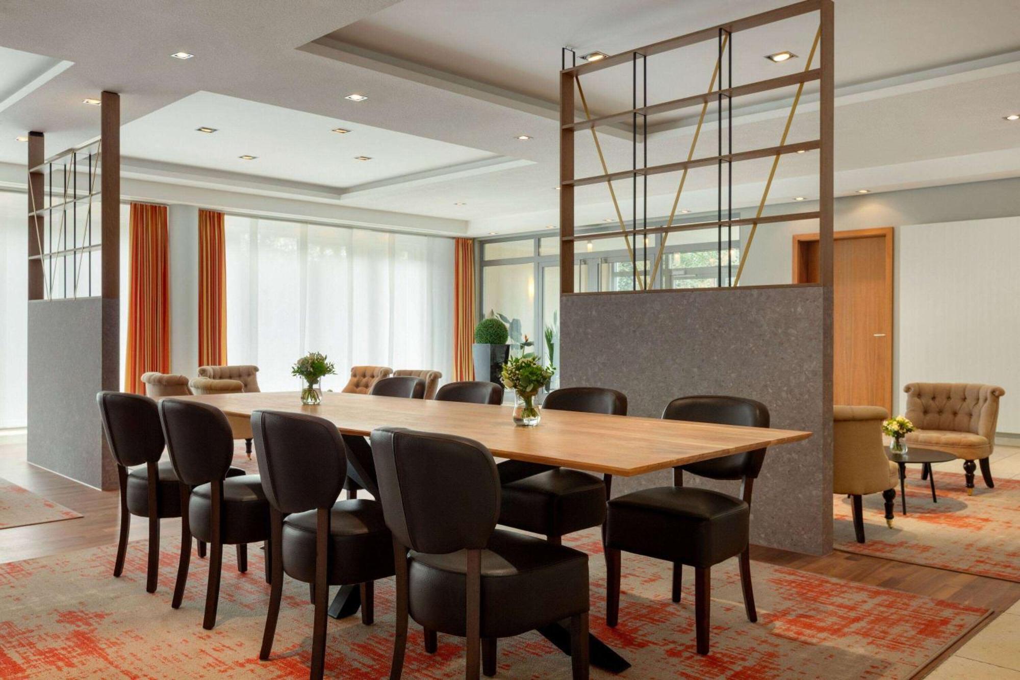 ホテル Ramada By Wyndham Duesseldorf ラーティンゲン エクステリア 写真