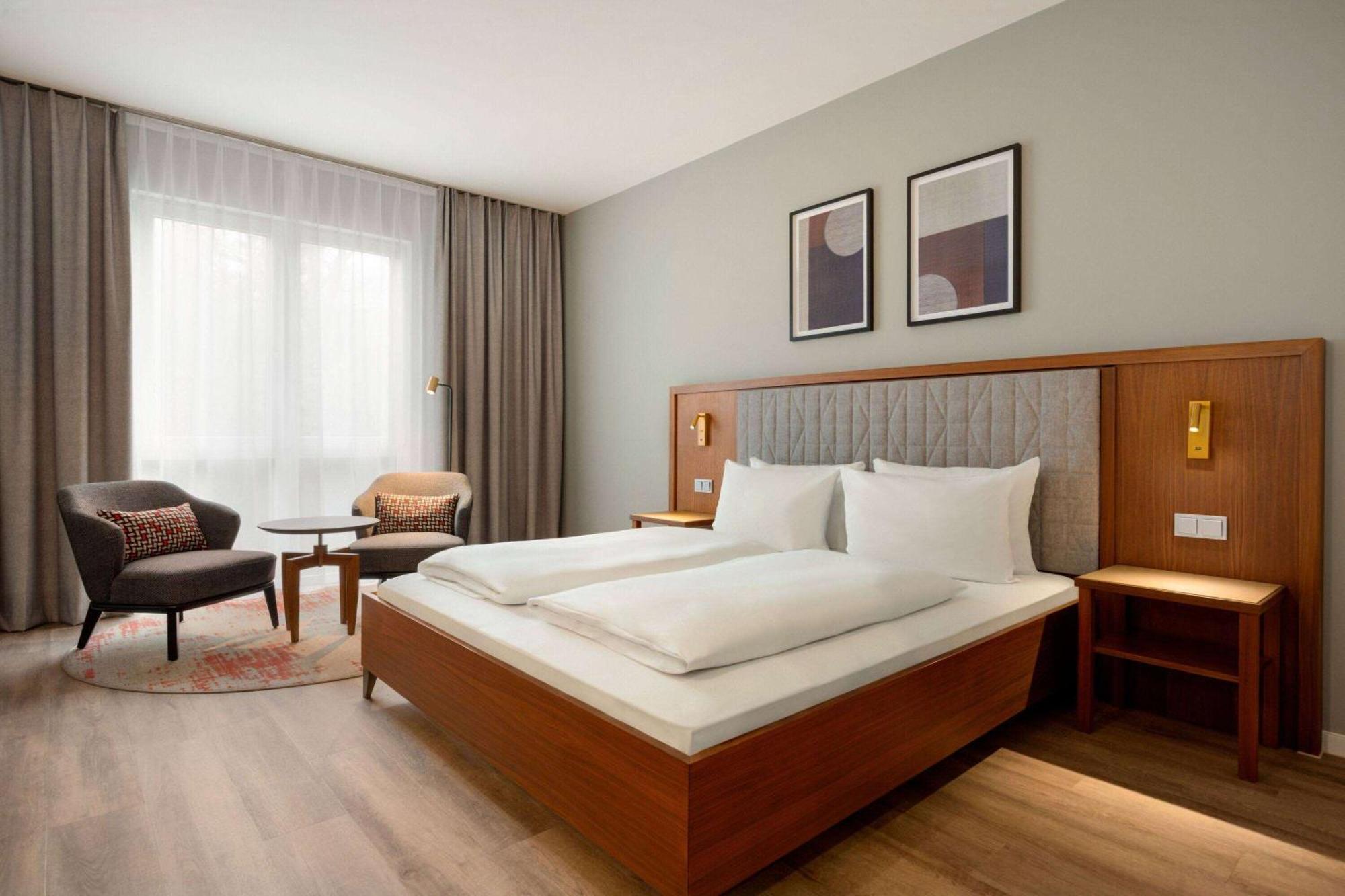 ホテル Ramada By Wyndham Duesseldorf ラーティンゲン エクステリア 写真