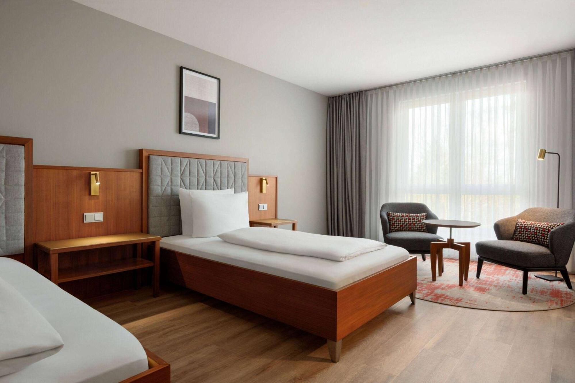 ホテル Ramada By Wyndham Duesseldorf ラーティンゲン エクステリア 写真