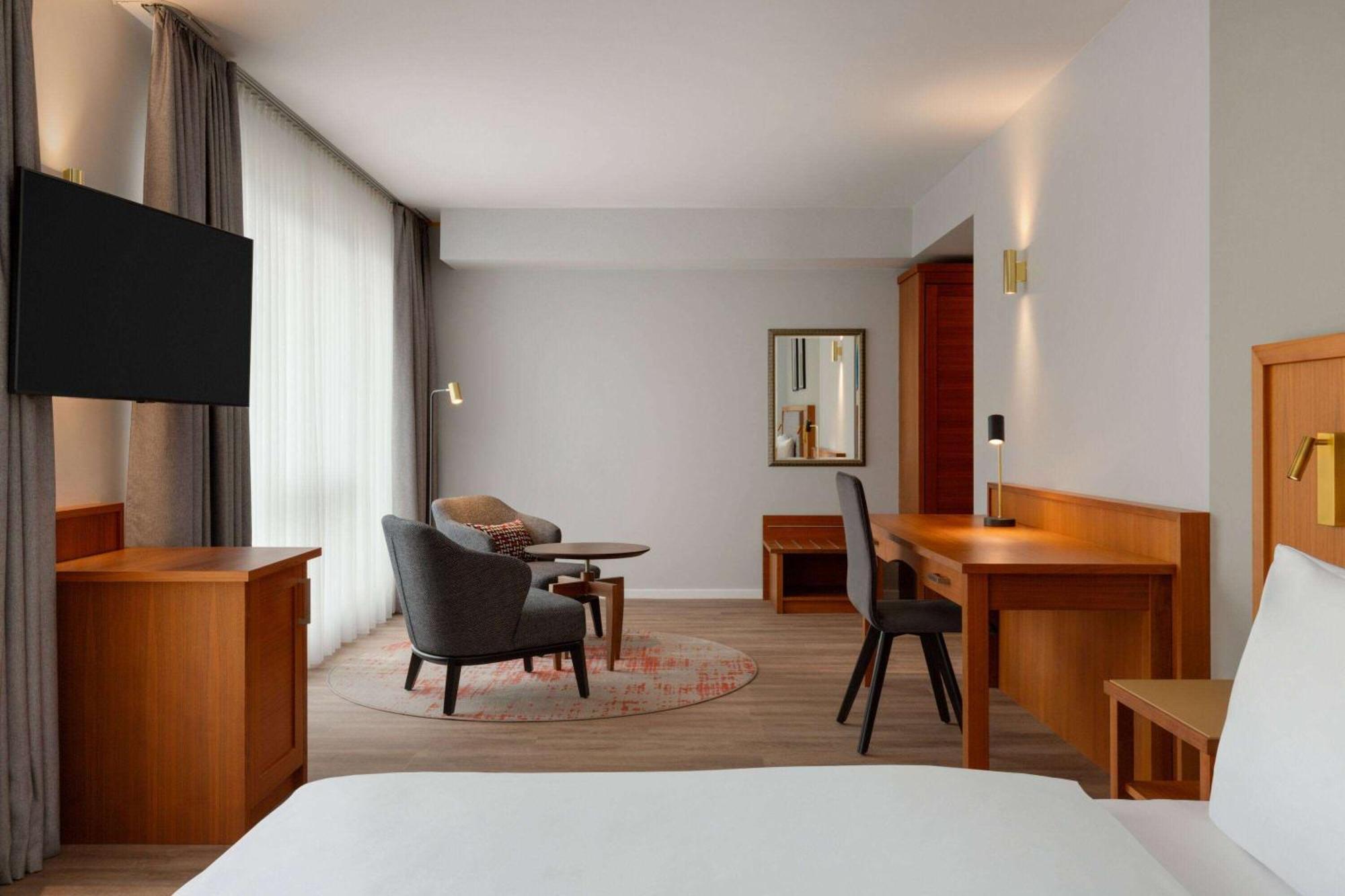 ホテル Ramada By Wyndham Duesseldorf ラーティンゲン エクステリア 写真