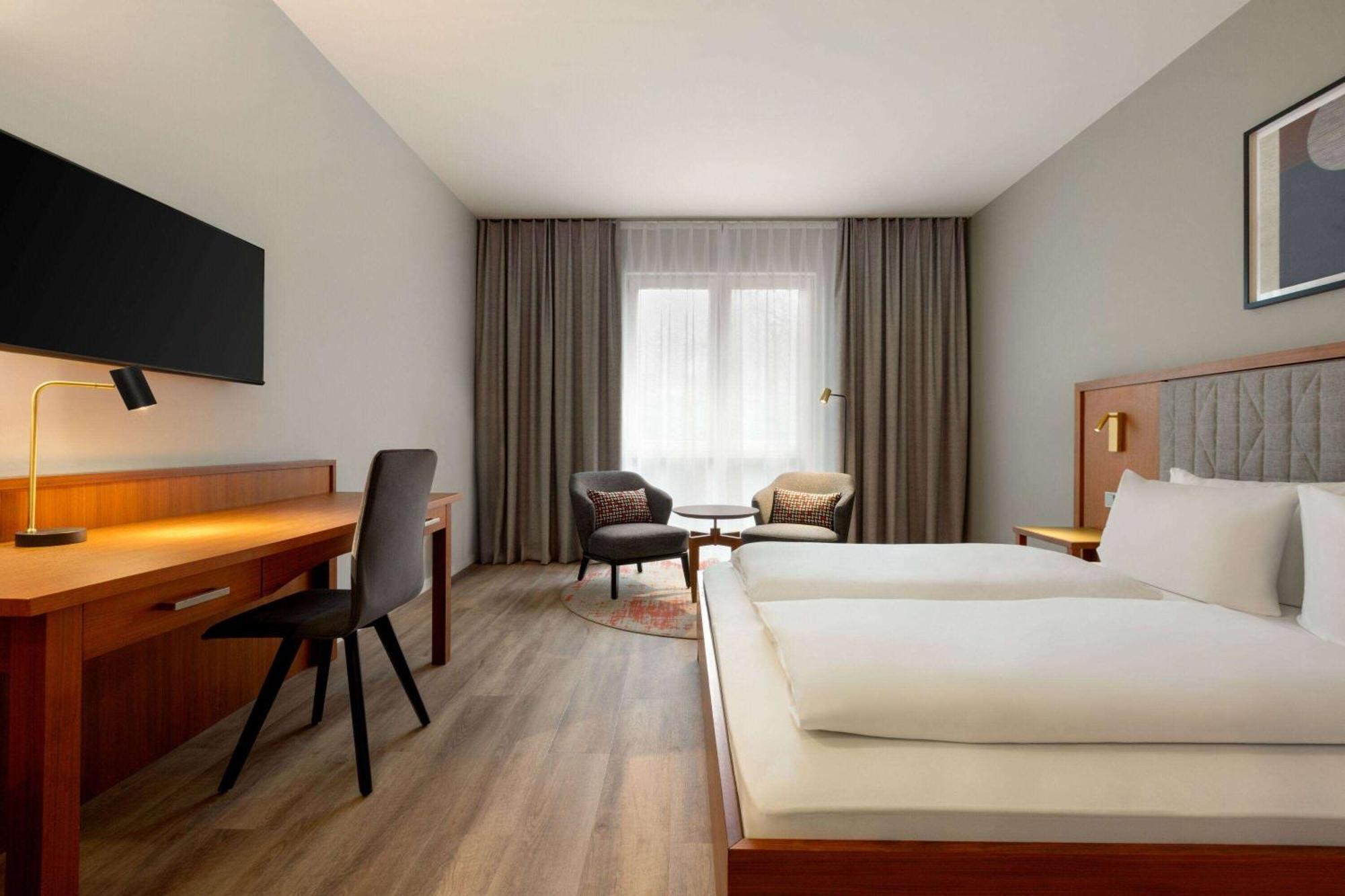 ホテル Ramada By Wyndham Duesseldorf ラーティンゲン エクステリア 写真