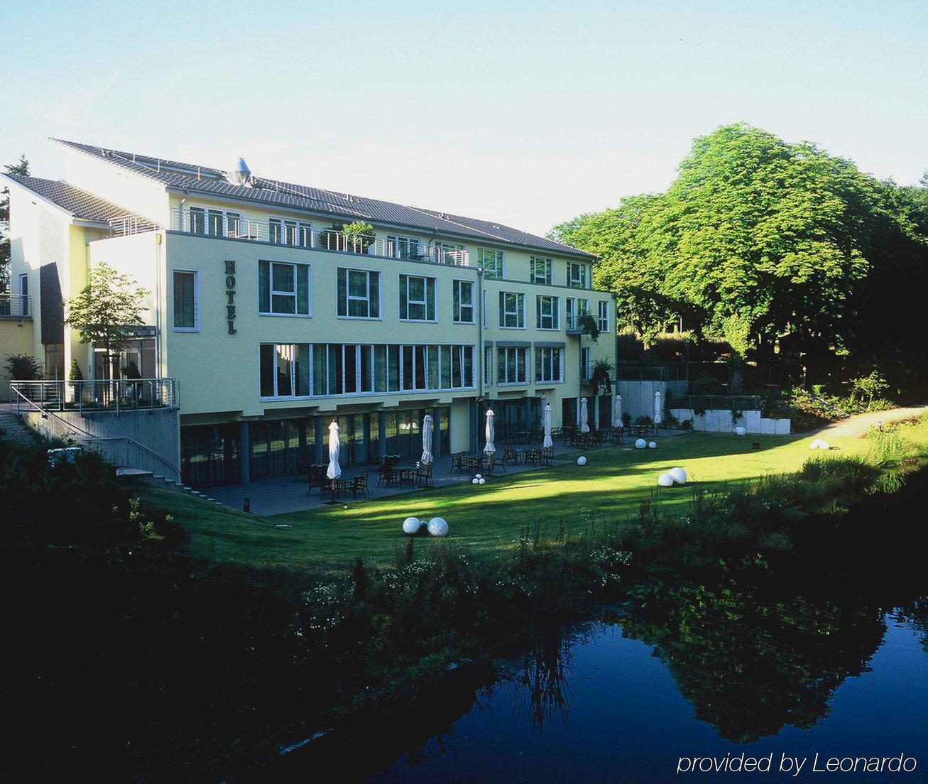 ホテル Ramada By Wyndham Duesseldorf ラーティンゲン エクステリア 写真