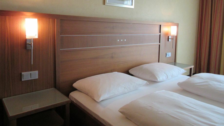 ホテル Ramada By Wyndham Duesseldorf ラーティンゲン エクステリア 写真